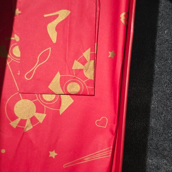 Red bottom sneakers - Picture 4 of 4